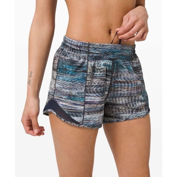 Lululemon | Hotty Hot Short Long 4" Digital Oasis Grey Multi Size 2 - Picture 1 of 9